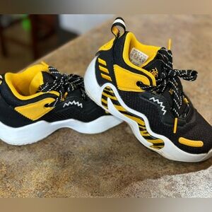 Boys adidas basketball shoes size 12